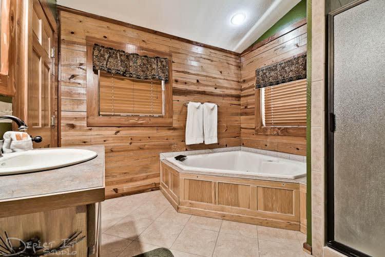Secluded 2 Story Cabin Pool Wifi Smart Tvs Eureka Springs Dış mekan fotoğraf